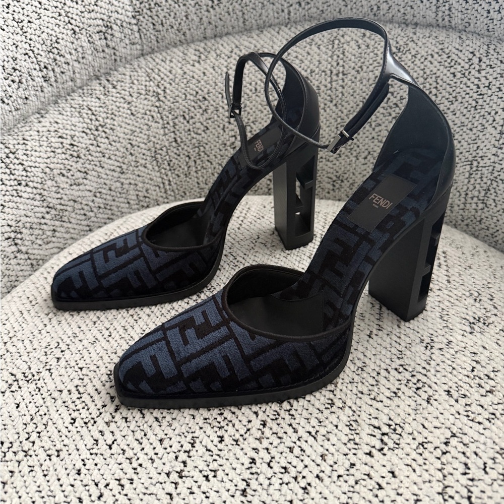 ‼️Sold‼️Fendi Women's Navy and Black Patterned Heels